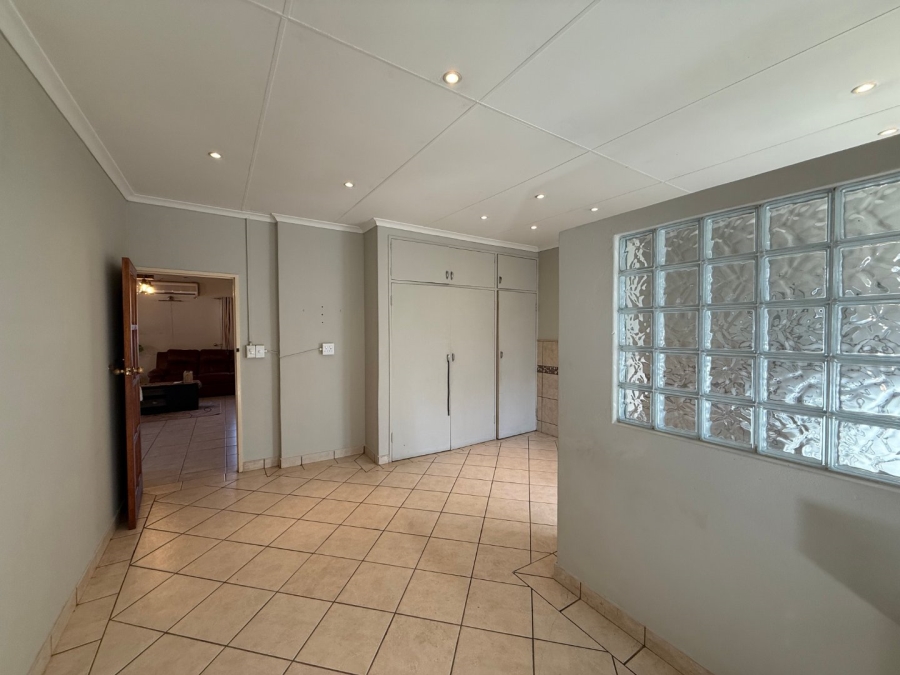 5 Bedroom Property for Sale in Schoemansville North West